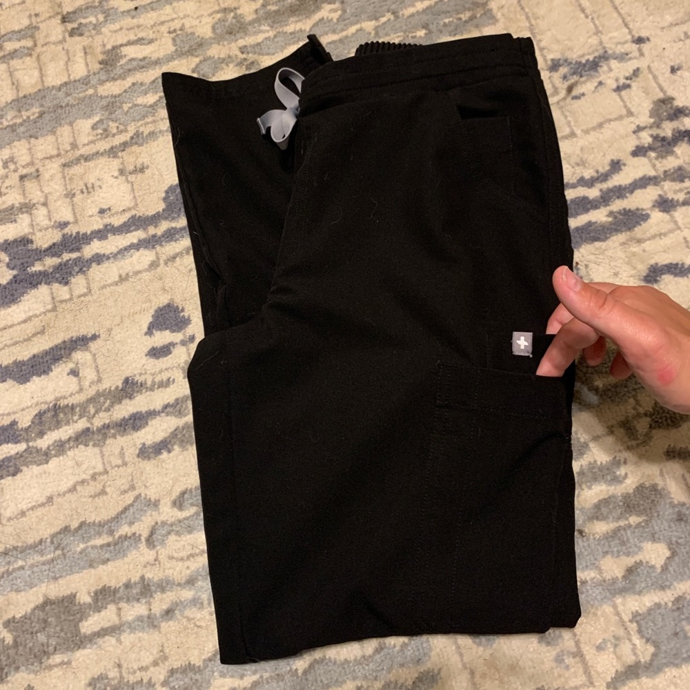 💥LIKE NEW Black Petite Figs💥